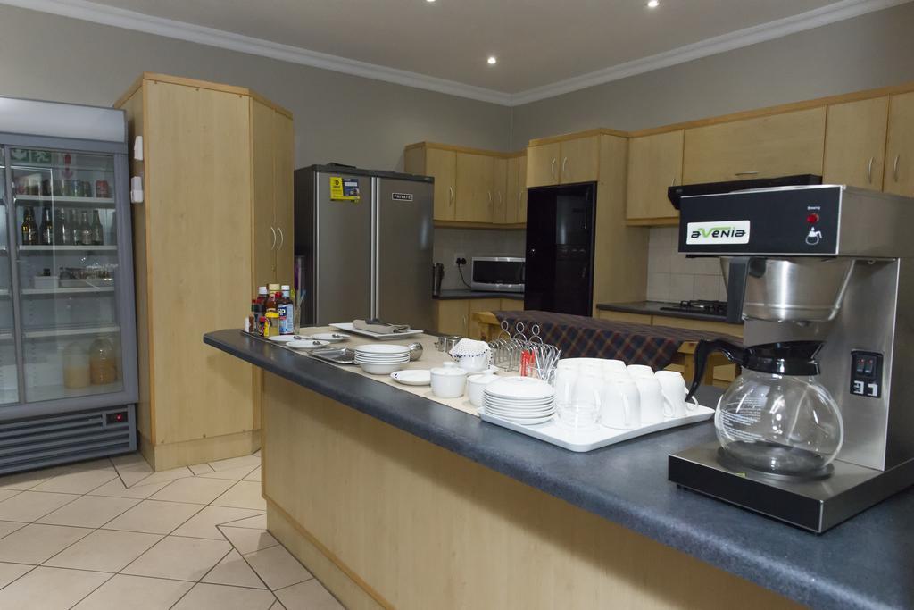 The Suburban Guest House Bloemfontein Eksteriør bilde