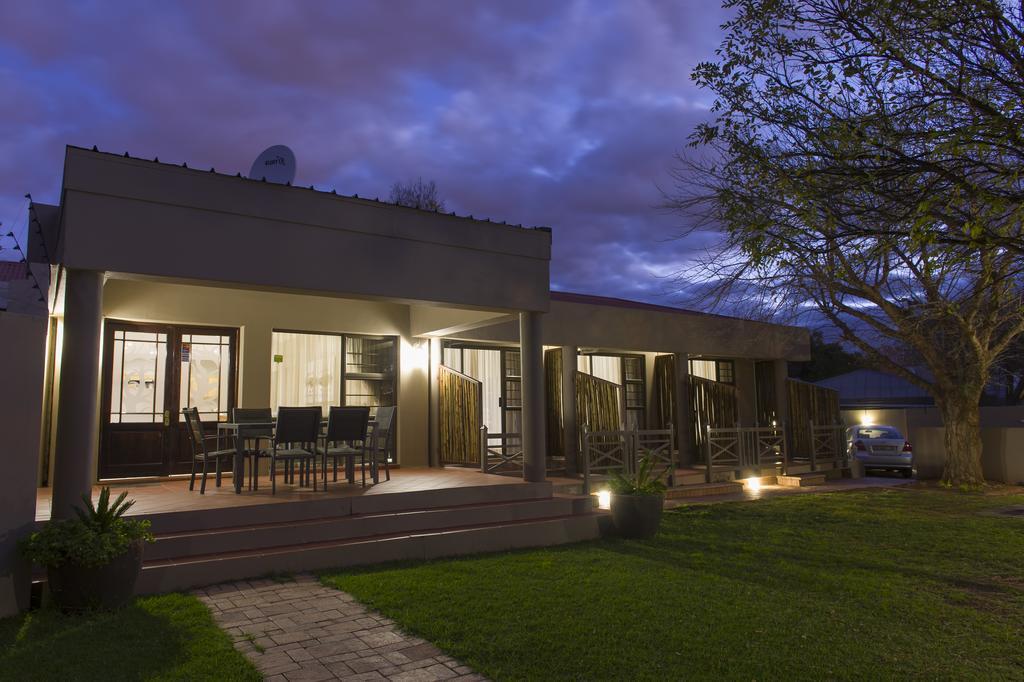 The Suburban Guest House Bloemfontein Eksteriør bilde