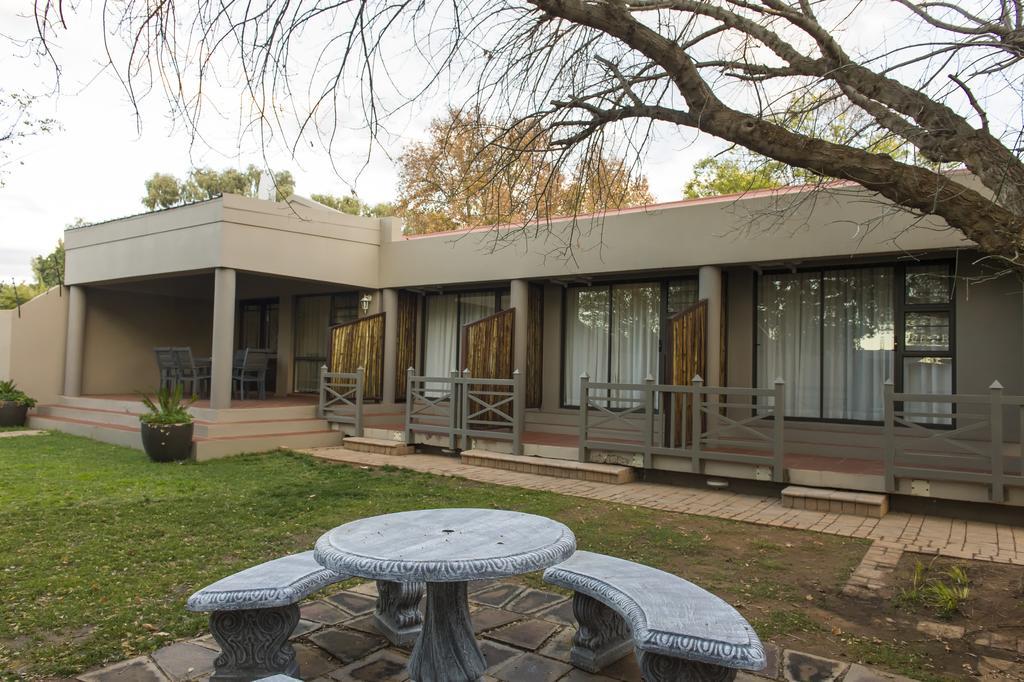 The Suburban Guest House Bloemfontein Eksteriør bilde