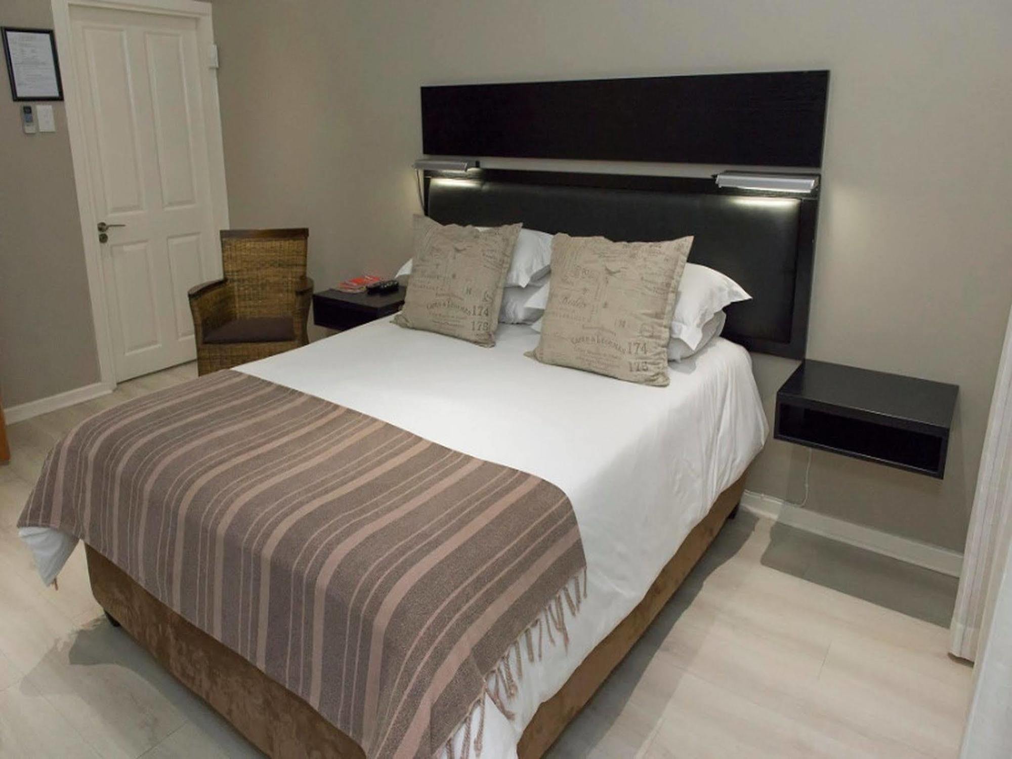 The Suburban Guest House Bloemfontein Eksteriør bilde